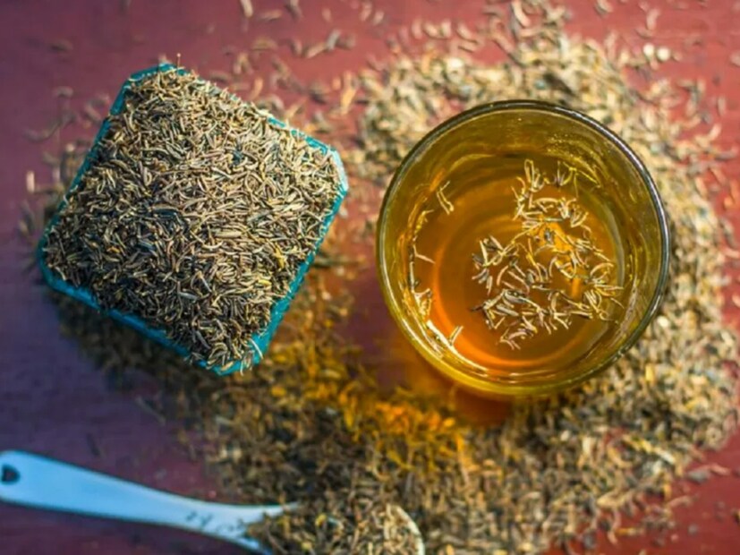 আমাদের সকলের ঘরেই আদা ও জিরা থাকে।খাবারের স্বাদ বাড়ানোর সঙ্গে সঙ্গে শরীরেরও অনেক উপকার করে আদা।  আদা খাবার তাড়াতাড়ি হজম করায়। জিরাও খুবই উপকারী।   কোলেস্টেরলের মাত্রা কম রাখে এবং অতিরিক্ত ওজন বৃদ্ধিও আটকায়।