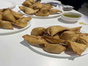 সরকারি মিটিংয়ে নিষেধ কচুরি, সিঙাড়া