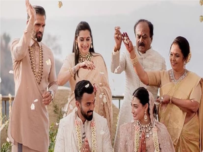 স্পোর্টস স্টারকে দেওয়া সাক্ষাৎকারে কেএল রাহুল এই সত্যি জানিয়েছেন৷ রাহুল বলেছেন এভাবে প্রথম চোটের সময়ে কীভাবে কষ্টের পর্যায় কাটে সেটা দেখেছে আথিয়া৷  আথিয়া শেঠি অভিনেতা সুনীল শেঠির মেয়ে। বলিউড অভিনেত্রী আথিয়া ২০২৩ সালে ক্রিকেটার কেএল রাহুলের সঙ্গে বিয়ে সারেন৷