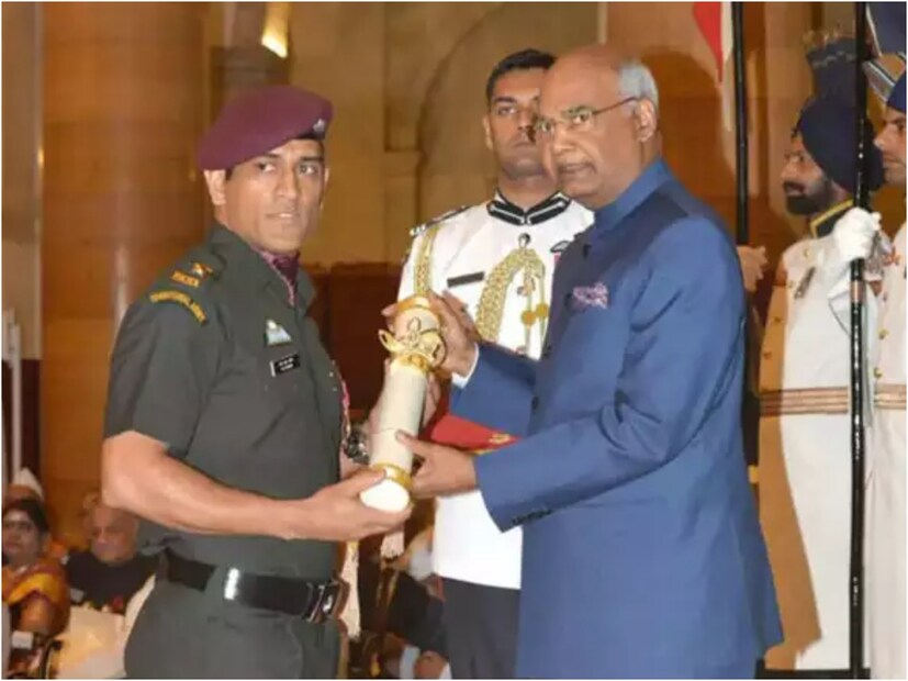 এমএস ধোনির অর্জুন পুরস্কার না পাওয়ার কারণ কিন্তু অন্য। ২০০৭ সালে মহেন্দ্র সিং ধোনির নেতৃত্বে টিম ইন্ডিয়া টি-২০ বিশ্বকাপ জয় করেছিল। এর পরের বছর অর্থাৎ ২০০৮ সালে 'ক্যাপ্টেন কুল'কে খেলরত্ন সম্মানে ভূষিত করা হয়। 