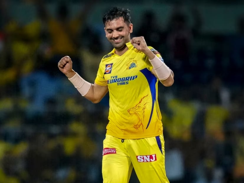 এক সাক্ষাৎকারে দীপক চাহার বলেছেন,&quot;আমার মনে হয় এখনও ক্রিকেটকে দেওয়ার মতো অনেক কিছু আছে ধোনি ভাইয়ের। আরও দু’তিন বছর আইপিএল ও খেলতে পারে।&quot;