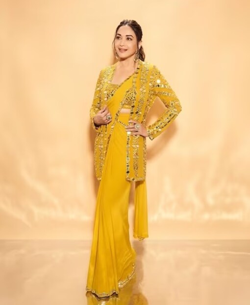 এরপরেই আবার অজয় জাদেজার নামে ম্যাচ ফিক্সিংয়ের অভিযোগ ওঠে। আর এটাই মাধুরী-অজয়ের সম্পর্কে শেষ পেরেকটা পুঁতে দেয়। কারণ এবার অভিনেত্রীর পরিবার এই সম্পর্কের পথে বাধা হয়ে দাঁড়ায়। ফলে এই জুটির বিচ্ছেদ অবধারিত ছিল। পরে অবশ্য সেই যন্ত্রণা কাটিয়ে জীবনে এগিয়ে গিয়েছেন অভিনেত্রী। জীবনসঙ্গী হিসেবে বেছে নেন ডা. শ্রীরাম নেনেকে। 