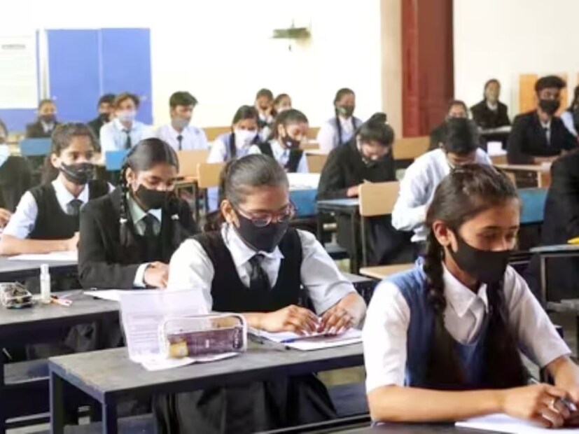 মাধ্যমিকের প্রশ্নপত্র যাতে সোশ্যাল সাইটে ভাইরাল না হয় তার জন্য এবার বাড়তি সতর্ক পর্ষদ। 