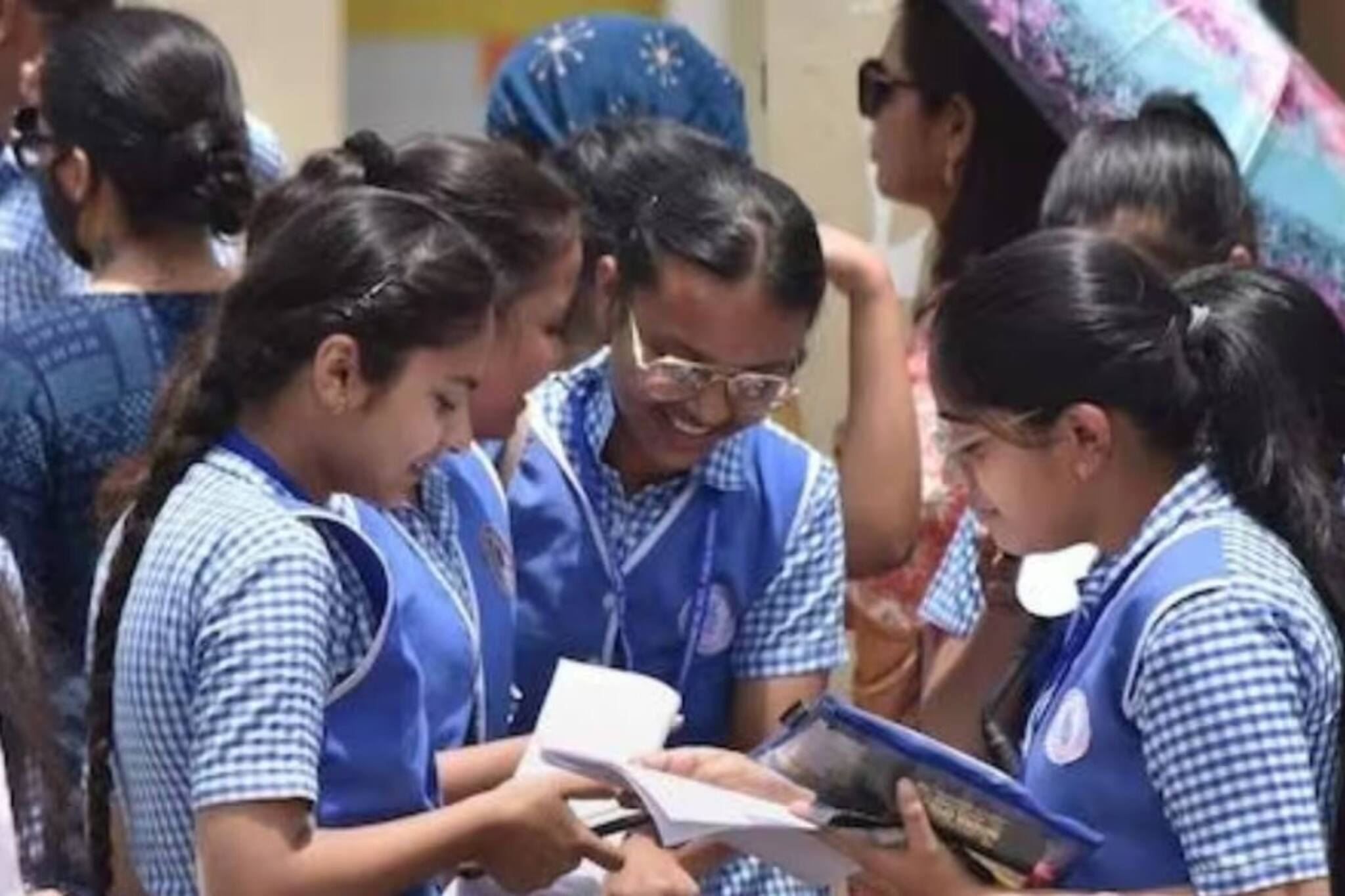 এপ্রিলেই মাধ্যমিকের রেজাল্ট? লাখ-লাখ পরীক্ষার্থীকে নম্বর দেওয়া নিয়ে বড় নির্দেশ