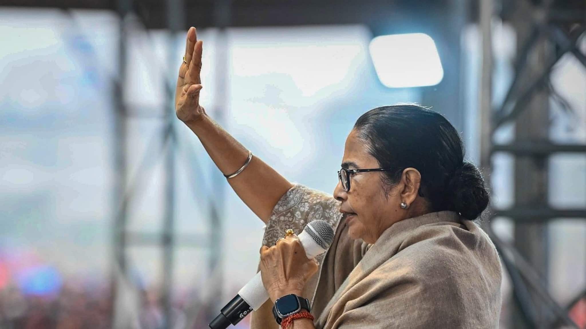 লোকসভা ভোটে ফের একলা চলার বার্তা মমতার, মালদা থেকে তোপ বাম-কংগ্রেসকে