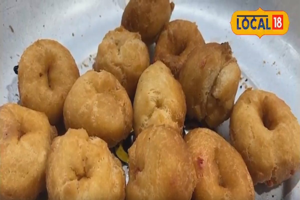 কৃষ্ণের মথুরার নিরামিষ কেকের স্বাদে মজেছে খাদ্য রসিক বাঙালি! খেয়েছেন নাকি কৃষ্ণের মথুরার নিরামিষ কেকের স্বাদে মজেছে খাদ্য রসিক বাঙালি! খেয়েছেন নাকি