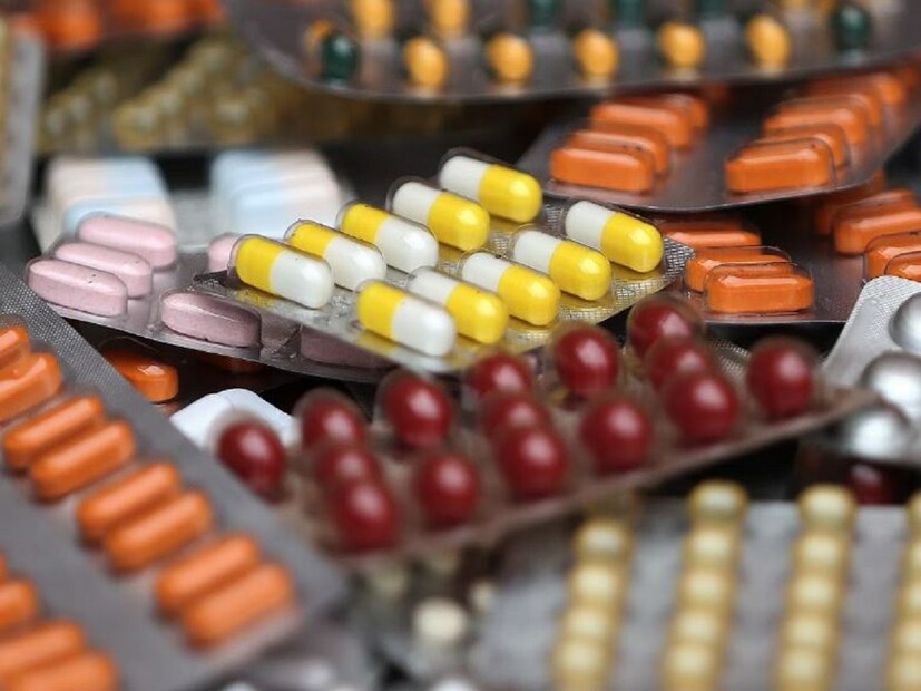 ৫) আন্টিহিস্টামিন ট্যাবলেট ( antihistamine tablet ) :- যদি গায়ে হঠাৎ করে এলার্জি ওঠে এবং প্রচন্ড চুলকানি হয় এবং যদি হালকা ঠান্ডা লাগে সেক্ষেত্রে এন্টিহিস্টামিন ট্যাবলেট খাওয়া যেতে পারে ।