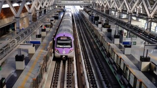 মেট্রোয় কী ঘটল দেখুন।