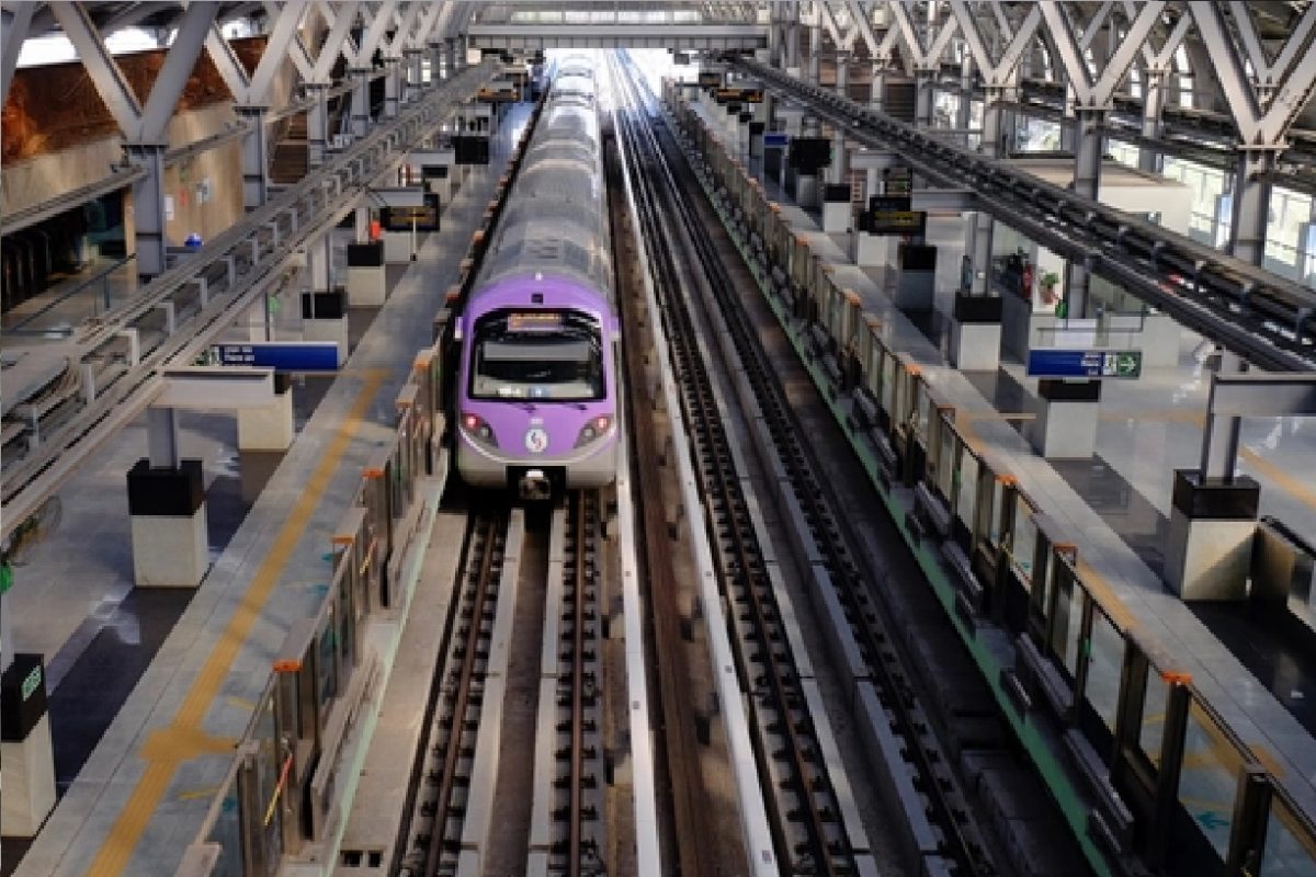 মেট্রোয় স্বল্পবসনা নারীর ভিডিও করছিলেন যুবক! নজরে পড়তেই শাস্তি দিলেন মহিলা! মেট্রোয় স্বল্পবসনা নারীর ভিডিও করছিলেন যুবক! নজরে পড়তেই শাস্তি দিলেন মহিলা!