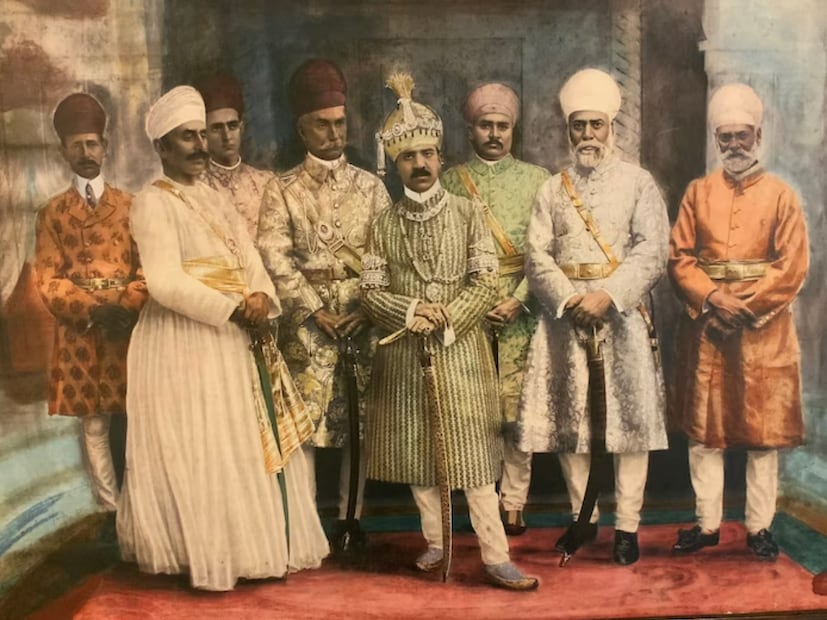 স্বাধীনতার সময় অর্থাৎ ১৯৪৭ সালে হায়দরাবাদের নিজাম নবাব মীর ওসমান আলি খানকে শুধু ভারতেই নয়, বিশ্বের সবচেয়ে ধনী ব্যক্তি হিসেবে বিবেচনা করা হত। ১৮৮৬ সালের এপ্রিল মাসে জন্মগ্রহণকারী মীর ওসমান তার পিতার মৃত্যুর পর ১৯১১ সালে হায়দ্রাবাদের সিংহাসনে আরোহণ করেন। ৭৭ বছর আগে নিজামের মোট সম্পত্তির পরিমাণ ছিল প্রায় সাড়ে ১৭ লক্ষ কোটি টাকা। 
