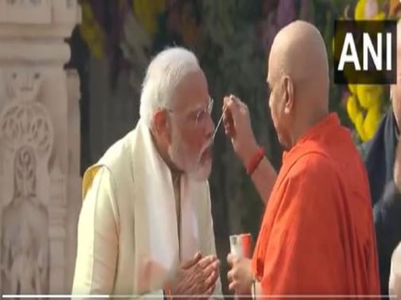 এতে তিনি তাঁর ১১ দিনের উপবাস ভঙ্গ  করেন। Photo- ANI
