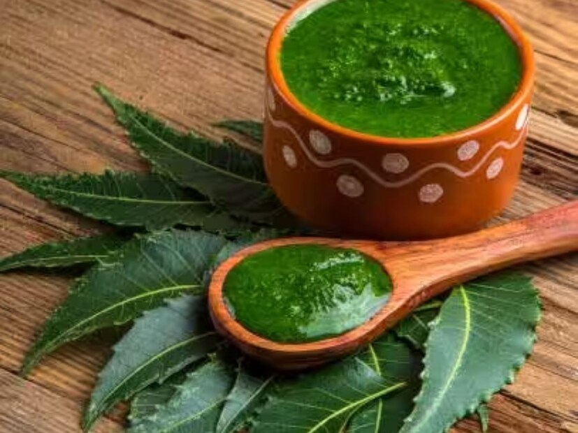 সন্ধ্যায় শুকনো পাতার ধোঁয়ায় মশা পালিয়ে যায়। রাতে ভাল ঘুম হয়। এর নরম ছাল চিবিয়ে খেলে হজমে সাহায্য করে।