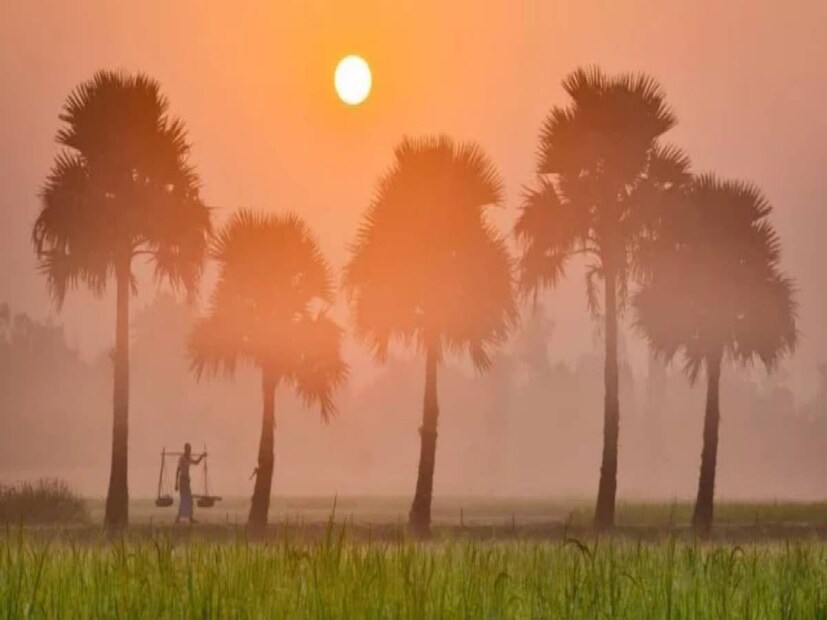 আলিপুর আবহাওয়া দফতরের অধিকর্তা গণেশকুমার দাসের ব্যাখ্যা, উত্তর-পশ্চিমভারতে পর পর পশ্চিমি ঝঞ্ঝা ঢুকছে। তার ফলে উত্তুরে হাওয়ার স্বাভাবিক গতি ব্যাহত হচ্ছে। পশ্চিমি ঝঞ্ঝার দাপটে পূর্ব ভারতে জোরাল ভাবে ঢুকতে পারছে না উত্তুরে হাওয়া, ফলে তীব্র শীত পড়ছে না। তবে এরপরেই অবশ্য আশার কথা শুনিয়েছেন আবহাওয়া দফতরের অধিকর্তা৷