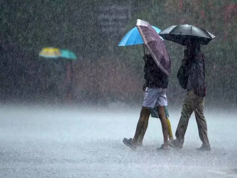 বুধবারও বৃষ্টির পূর্বাভাস রয়েছে কলকাতায়৷ তবে, সকালের দিকে বৃষ্টি হবে না বলেই সূত্রের খবর৷ সকালের দিকে আকাশ আংশিক মেঘলা থাকবে। রাতের দিকে হালকা বৃষ্টিপাত হতে পারে৷