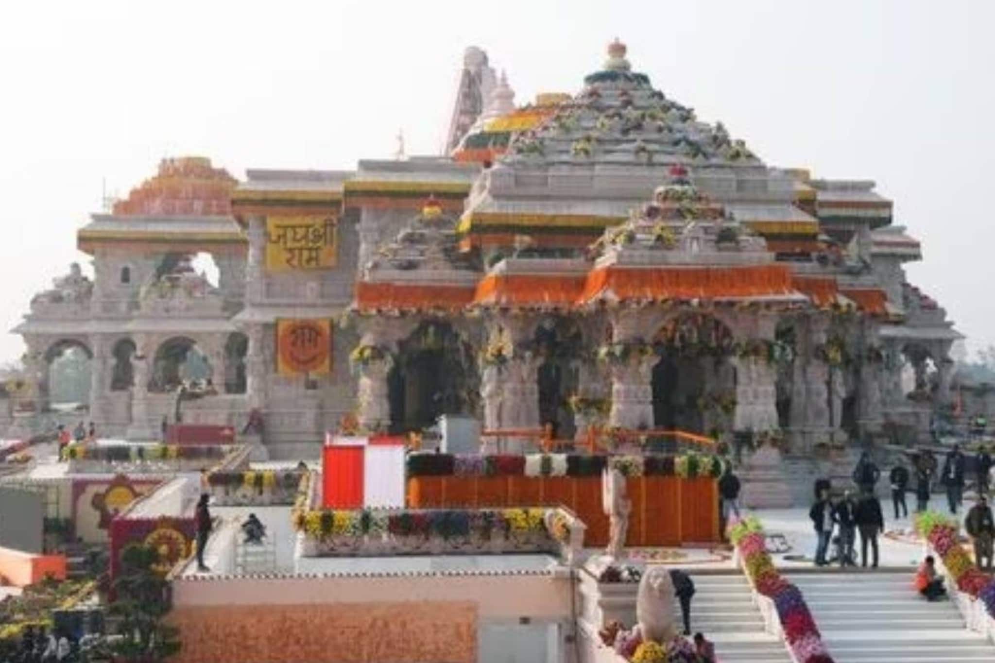 ৩৮০ ফুট জুড়ে বিস্তৃত,৩৯২ স্তম্ভ! বেলেপাথরের রাম মন্দিরের নির্মাণমূল্য কত, জানুন