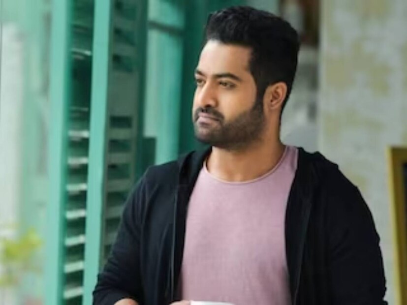 এক্সে (পূর্বে যা ট্যুইটার নামে পরিচিত ছিল) জুনিয়র এনটিআর লিখেছেন, 'আজই বাড়ি ফিরলাম। সেখানকার ভূমিকম্প আমাকে স্তম্ভিত করেছে। বিগত সপ্তাহটা ওখানেই কাটিয়েছি। ভূমিকম্পে বিধ্বস্ত মানুষদের জন্য প্রার্থনা করছি।'