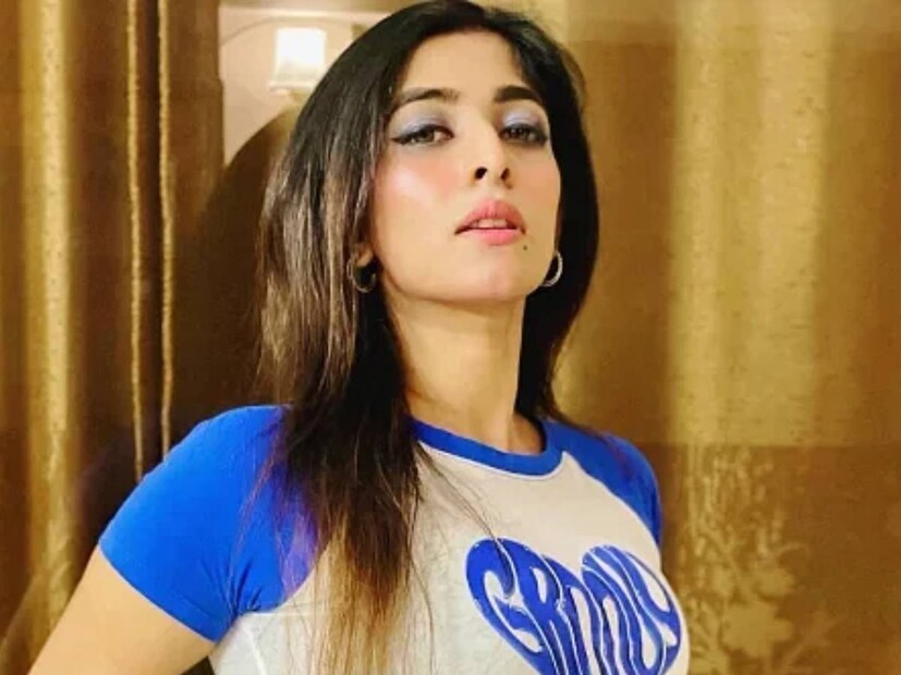 বাংলাদেশের প্রথম সারির এক সংবাদমাধ্যমকে ধানমন্ডি থানার উপপরিদর্শক জান্নাতুল ফেরদৌসী জানান, ওই ফ্ল্যাটে একাই থাকতেন তাসনিয়া। আরেকটি ফ্ল্যাটে থাকেন তাঁর পরিবারের অন্য সদস্যরা। ভোরে এক বন্ধুর মাধ্যমে খবর পেয়ে পরিবারের সদস্যরা তাসনিয়ার ঝুলন্ত দেহ দেখতে পান। তখনই বেসরকারি হাসপাতালে নিয়ে যাওয়া হয়। পরে ঢাকা মেডিক্যালে। কিন্তু শেষ রক্ষা হয়নি। 