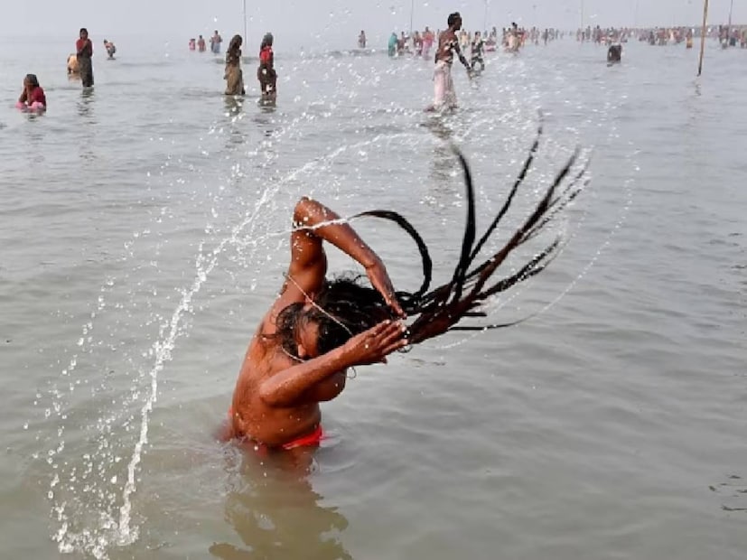 সূর্য মকর রাশিতে প্রবেশ করলে শুরু হয় উত্তরায়ণ। আগামী ১৫ জানুয়ারি, ভোর ২টো বেজে ৫৪ মিনিটে, সূর্য ঈশ্বর ধনু রাশি থেকে বের হয়ে শনির মকর রাশিতে প্রবেশ করবেন। প্রায় একমাস মকর রাশিতে থাকবেন সূর্য। 