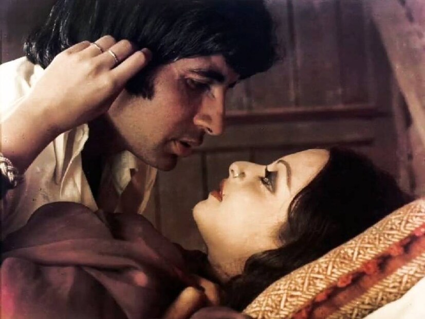 ৮০-র দশকে রেখা-অমিতাভের প্রেম নিয়ে গুঞ্জন ছিল চরম পর্যায়ে৷ প্রত্যেক বলিউড গসিপ ম্যাগাজিনের পাতায় রেখা-অমিতাভের প্রেমের খবর৷ ২০২৪-এও বিতর্কিত রেখা।