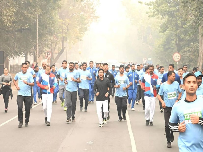 অভিষেক বলেন, ‘‘সকাল বেলা শরীরচর্চার পাশাপাশি এই কাজে যোগ দিতে পেরে আমি অভিভূত।’’
