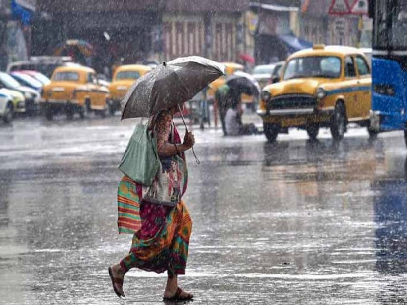আলিপুর আবহাওয়া দফতরের তরফে জানানো হয়েছে, বৃহস্পতিবার (১ ফেব্রুয়ারি) কলকাতায় বৃষ্টি আরও বাড়বে। সেদিন কলকাতার কয়েকটি জায়গায় বজ্রবিদ্যুৎ-সহ হালকা থেকে মাঝারি বৃষ্টিপাত হতে পারে। শুক্রবার কিছুটা কমবে বৃষ্টির মাত্রা। সেদিন কলকাতায় হালকা বৃষ্টির সম্ভাবনা আছে। শনিবার থেকে কলকাতায় বৃষ্টি হবে না। বৃষ্টি হবে না রবিবারও।