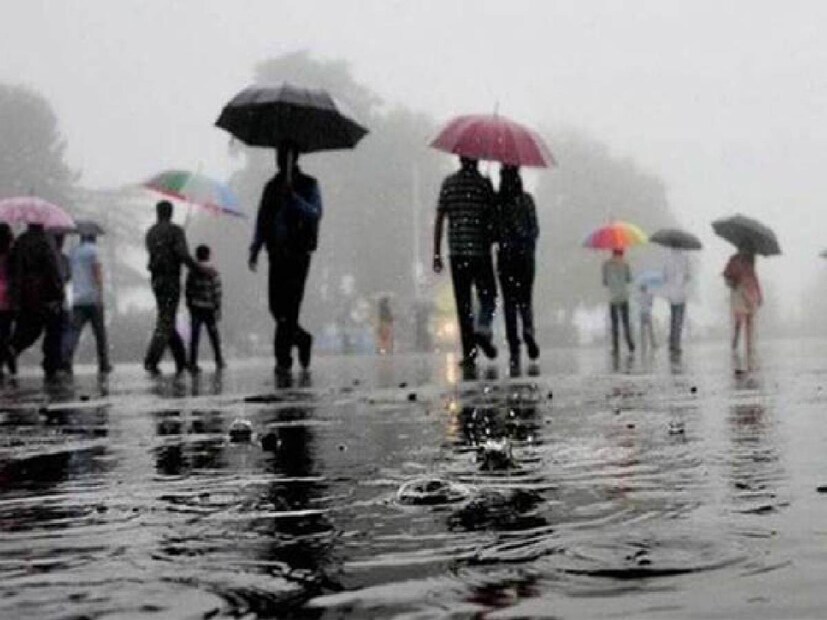 আলিপুর হাওয়া অফিসের পূর্বাভাস অনুযায়ী,  রবিবার দক্ষিণবঙ্গের সাত জেলায় বৃষ্টির সম্ভাবনা। রবিবার দক্ষিণ ২৪ পরগনা, পূর্ব মেদিনীরপুর এবং হাওড়ার কিছু কিছু জায়গায় বিক্ষিপ্ত ভাবে হালকা বৃষ্টি হতে পারে। 