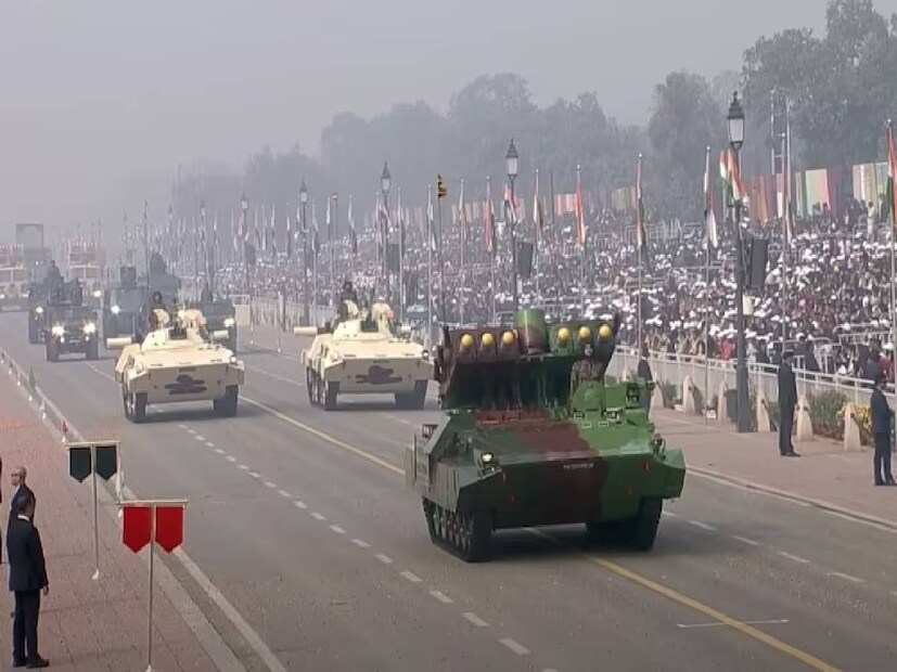 ভারতীয় বিমান বাহিনী (IAF) স্কোয়াড্রন লিডার রশ্মি ঠাকুরের নেতৃত্বে 144 জন এয়ারম্যান এবং চারজন অফিসার নিয়ে গঠিত। স্কোয়াড্রন লিডার সুমিতা যাদব এবং প্রতীতি আহলুওয়ালিয়া এবং ফ্লাইট লেফটেন্যান্ট কীর্তি রোহিল যারা কন্টিনজেন্ট কমান্ডারের পরে সুপারনিউমারারি অফিসার হিসাবে মার্চ পাস্ট করেন।