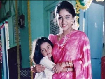 শিশুশিল্পী হিসেবে একাধিক ধারাবাহিকে অভিনয় করেছেন তিনি