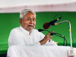 বিজেপি-র হাত ধরছেন নীতীশ৷ ছবি- পিটিআই