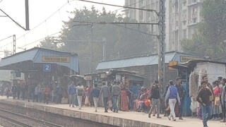 প্ল্যাটফর্ম দখলদার মুক্ত করতে অভিযান চালাচ্ছে পূর্ব রেল