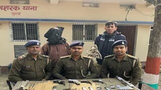 রাতে বাড়ি জুড়ে অদ্ভুত আওয়াজ, পুলিশ এসে দৃশ্য দেখে অবাক; অবাধে চলছে বন্দুক তৈরির কারখানা