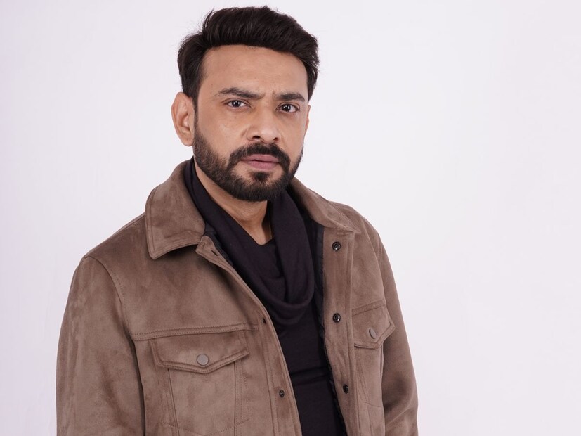 এই সিনেমায় মিউজিকের দায়িত্বে রয়েছেন রণজয় ভট্টাচার্য। খুব তাড়াতাড়ি শুরু হতে চলেছে ছবির শ্যুটিং। পরিচালক জানান বছরের মাঝামাঝি প্রেক্ষাগৃহে মুক্তি পেতে চলেছে এই ছবি। 