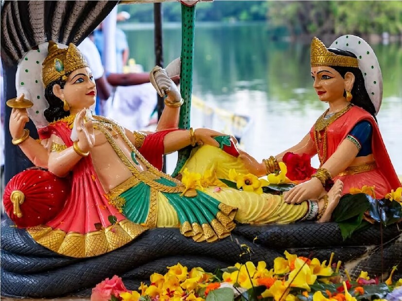 গুরু পুষ্য যোগ ছাড়াও পৌষ পূর্ণিমার দিনে রবি যোগ, অমৃত সিদ্ধি যোগ এবং প্রীতি যোগও গঠিত হচ্ছে। পৌষ পূর্ণিমা নতুনভাবে কাজ শুরু করার জন্য একটি শুভ দিন। রবি যোগ সকাল ৭:১৩  থেকে ৮:১৬ পর্যন্ত, অমৃত সিদ্ধি যোগ ২৬ জানুয়ারি সকাল ৮:১৬ থেকে ৭:১২ AM পর্যন্ত এবং প্রীতি যোগ সকাল ০৭:৩২  থেকে সারা রাত পর্যন্ত। (Canva)