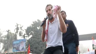 ভাঙল রাহুল গান্ধির গাড়ির কাচ