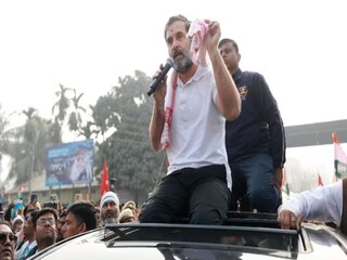ভাঙল রাহুল গান্ধির গাড়ির কাচ