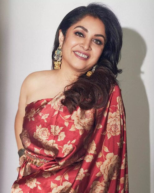 ‘জেলার’ অভিনেত্রী রম্যা এক সময় হিন্দি ছবিতে তেমন স্বীকৃতি পাননি। এমনকী রম্যা অভিনীত তামিল ছবিও তেমন সফল হয়নি। একটা সময় ছিল যখন রম্যার নামের আগে ফ্লপ-অভিনেত্রীর তকমা লেগে গিয়েছিল। সম্প্রতি জেলার ছবিতে রজনীকান্তের বিপরীতে অভিনয় করেছেন রম্যা। তাঁর হাতে এখন বড় বড় প্রজেক্ট। ফলে বর্তমানে ব্যস্ততম দক্ষিণী অভিনেত্রী হলেন তিনি। 