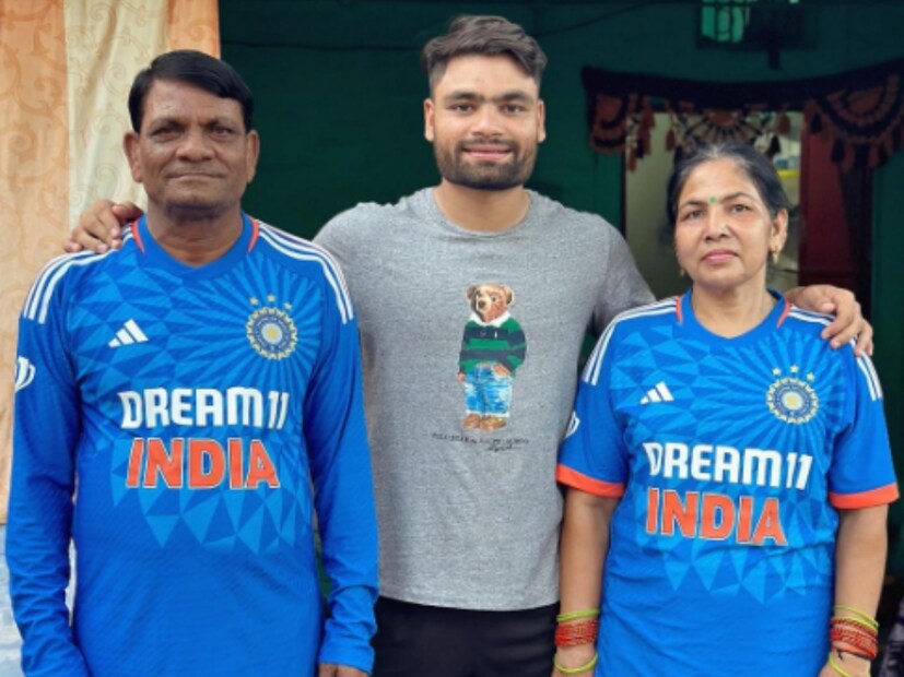 ধারাবাহিকভাবে ভাল পারফর্ম করার জন্য সম্প্রতি উত্তরপ্রদেশের লখনউয়ের ইন্দিরা গান্ধি প্রতিষ্ঠান থেকে ৩ কোটি টাকা পুরস্কার পেয়েছেন রিঙ্কু সিং। জাতীয় দলের সঙ্গে থাকার কারণে সেই টাকা এখনও নিতে পারেননি।