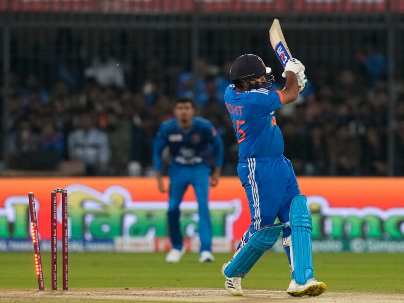 কিন্তু দ্বিতীয় ম্যাচেও নিজের দোষেই খাতা না খুলে বোল্ড হয়ে সাজঘরে ফেরেন রোহিত শর্মা। ইনদওরের অসমান বাউন্সের উইকেটে প্রথম বলেই মারতে গিয়ে ফজলহক ফারুকির শিকার হন রোহিত।