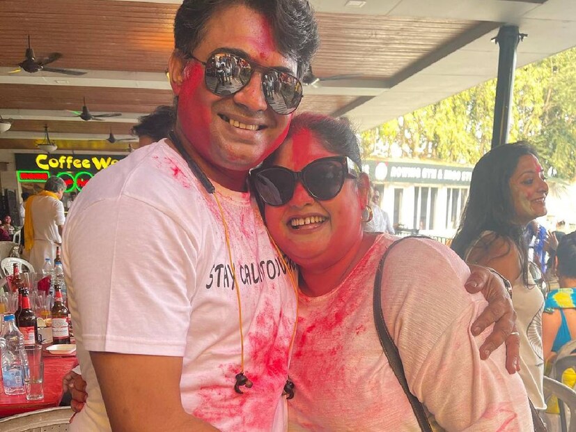 Sanghasri Sinha: সঙ্ঘশ্রীর কাণ্ড শুনে হেসে কুটিপাটি অপরাজিতা। সঙ্ঘশ্রী জানালেন, এখনও নাকি ঝগড়া হলে রোহন ঠিক এভাবে তাঁকে সামলান। একথা শুনে অপরাজিতা সঙ্ঘশ্রীকে বলেন, ‘‘ও কিন্তু তোকে ঠিক চিনেছে। তুই এখনও বাচ্চা।’’ একথায় সমর্থন জানান অভিনেত্রীর মা।
