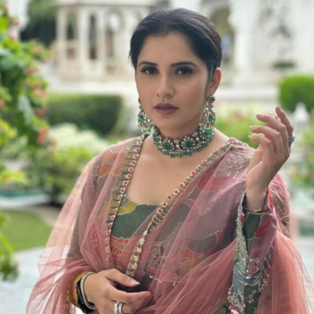 টেনিসকে বিদায় জানালেও টেনিসের প্রতি টানে গত সপ্তাহেই অস্ট্রেলিয়ান ওপেনে ধারাভাষ্যকার হিসেবে কাজ করেছেন সানিয়া মির্জা। সেই ছবিও সামনে এসেছে সোশ্যাল মিডিয়ার মাধ্যমে।