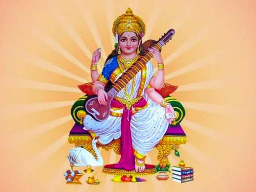 বছরে এই দিনটার জন্য মুখিয়ে থাকেন ছাত্রছাত্রীরা। নানা রঙের শড়ি পাঞ্জাবীতে সেজে ওঠে সকলে। হাতে নতুন ক্যালেন্ডার পেয়ে অনেকেই খোঁজেন কবে সরস্বতী পুজো। 