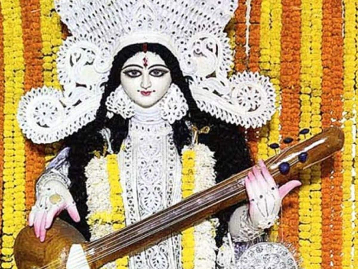 Saraswati Puja 2024 বিরল শুভ যোগ বসন্ত পঞ্চমীতে! দেবী সরস্বতীকে নিবেদন