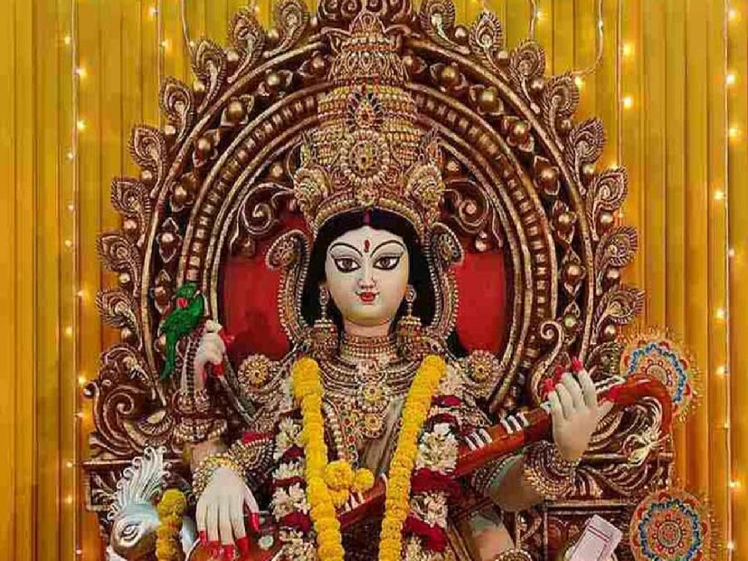 প্রসঙ্গত অধিক মাস থাকার কারণে এ বছর সমস্ত পুজো পিছিয়ে গিয়েছে। স্বাভাবিকভাবেই পিছিয়ে গিয়েছে সরস্বতী পুজো।