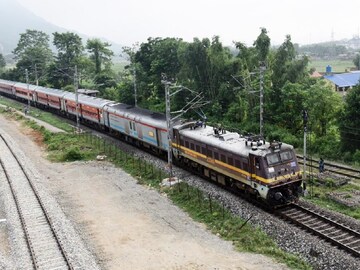 বাতিল একাধিক ট্রেন