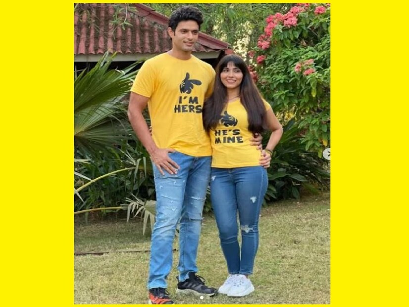 আফগানিস্তানের বিরুদ্ধে ৩ ম্যাচ সিরিজের প্রথম দুটি T20 ম্যাচে হাফ সেঞ্চুরি করে সবচেয়ে বেশি রান করা ব্যাটসম্যানদের তালিকায় শীর্ষে রয়েছেন শিভম দুবে। এখন পর্যন্ত ২ ম্যাচে ১২৩ রান করেছেন তিনি। সেরা স্কোর অপরাজিত ৬৩ রান। তিনি তাঁর মিডিয়াম পেস বোলিং দিয়ে ২ উইকেটও নিয়েছেন। (Shivam/insta)
