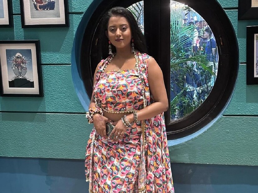 তাঁর স্বামী স্বর্ণেন্দুকে আদর করে তিনি বাবি বলে ডাকেন৷ সেই বাবি-কেই তিনি জানালেন শুভেচ্ছা৷ ৬ মাসের শুভেচ্ছা দিলেন শ্রুতি!