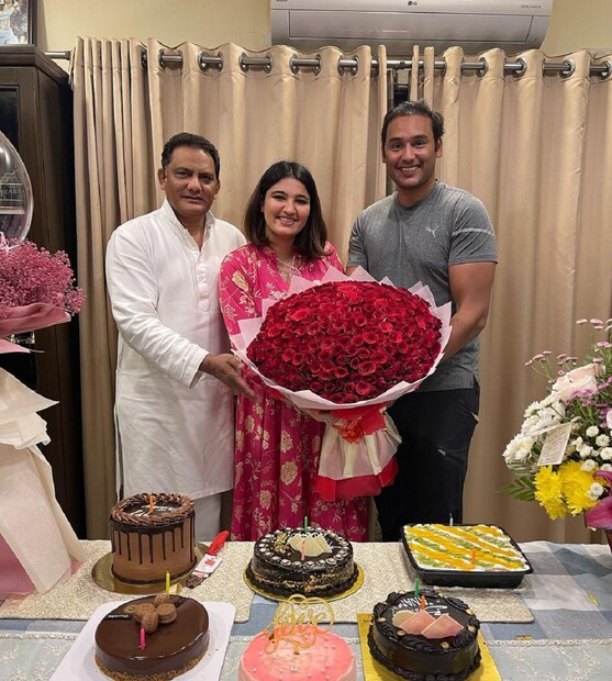 এটি আনামের দ্বিতীয় বিয়ে৷ ২০১৬তে আকবর রশিদের সঙ্গে বিয়ে হয় আনমের৷ তবে সে বিয়ে বেশিদিন টেকেনি৷ ডিভোর্সের পর আজাহার পুত্র আসাদের সঙ্গে বিয়ে হয় আনমের৷ 