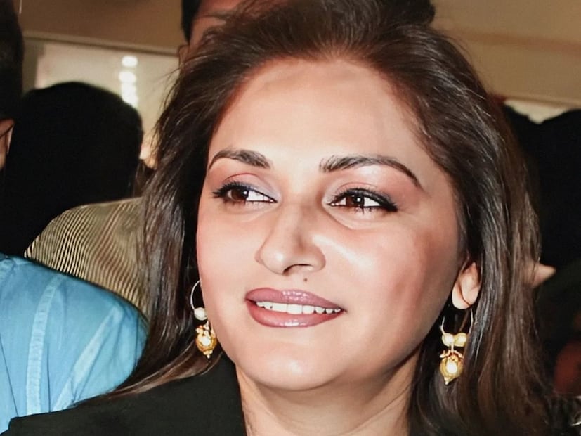 ললিতা রানী তেলেগু সিনেমার একজন সুপরিচিত বড়লোক ঘরে জন্মগ্রহণ করেছিলেন৷ পড়াশোনার পাশাপাশি অন্যান্য কাজেও পটু ছিলেন তিনি। নাচে বিশেষভাবে পারদর্শী ছিলেন। মাত্র ১৩ বছর বয়সে, তিনি স্কুলে একটি নৃত্য পরিবেশন করেছিলেন, যা দেখে সেখানে উপস্থিত একজন পরিচালক তাকে একটি চলচ্চিত্রের প্রস্তাব দেন। প্রথমবার তেলেগু ছবি 'ভূমি কোশম'-এ কাজ করেছিলেন, যার জন্য তিনি পেয়েছিলেন মাত্র ১০ টাকা। তাঁকে সকলে জয়া প্রদা নামে চেনেন৷