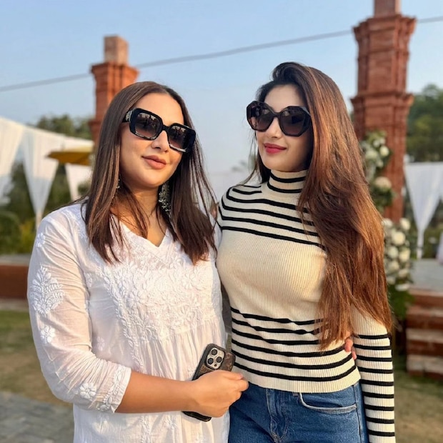 সবাই পরেছিলেন সাদা রঙের পোশাক৷ 