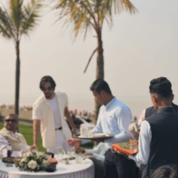 সাদা রং-ই ছিল পিকনিকের কালার থিম৷ 